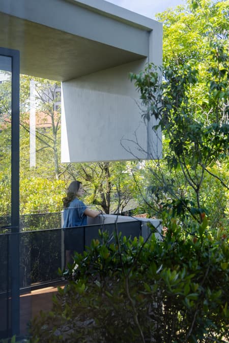 Tropical Shift House